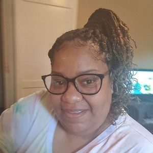 Meet your Posher, Mia